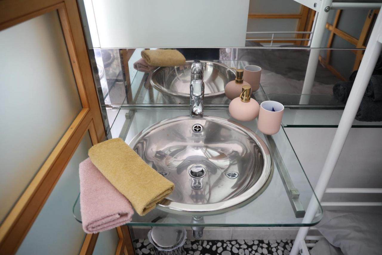 Hostel Hospitality House - H H H ลูบลิยานา ภายนอก รูปภาพ