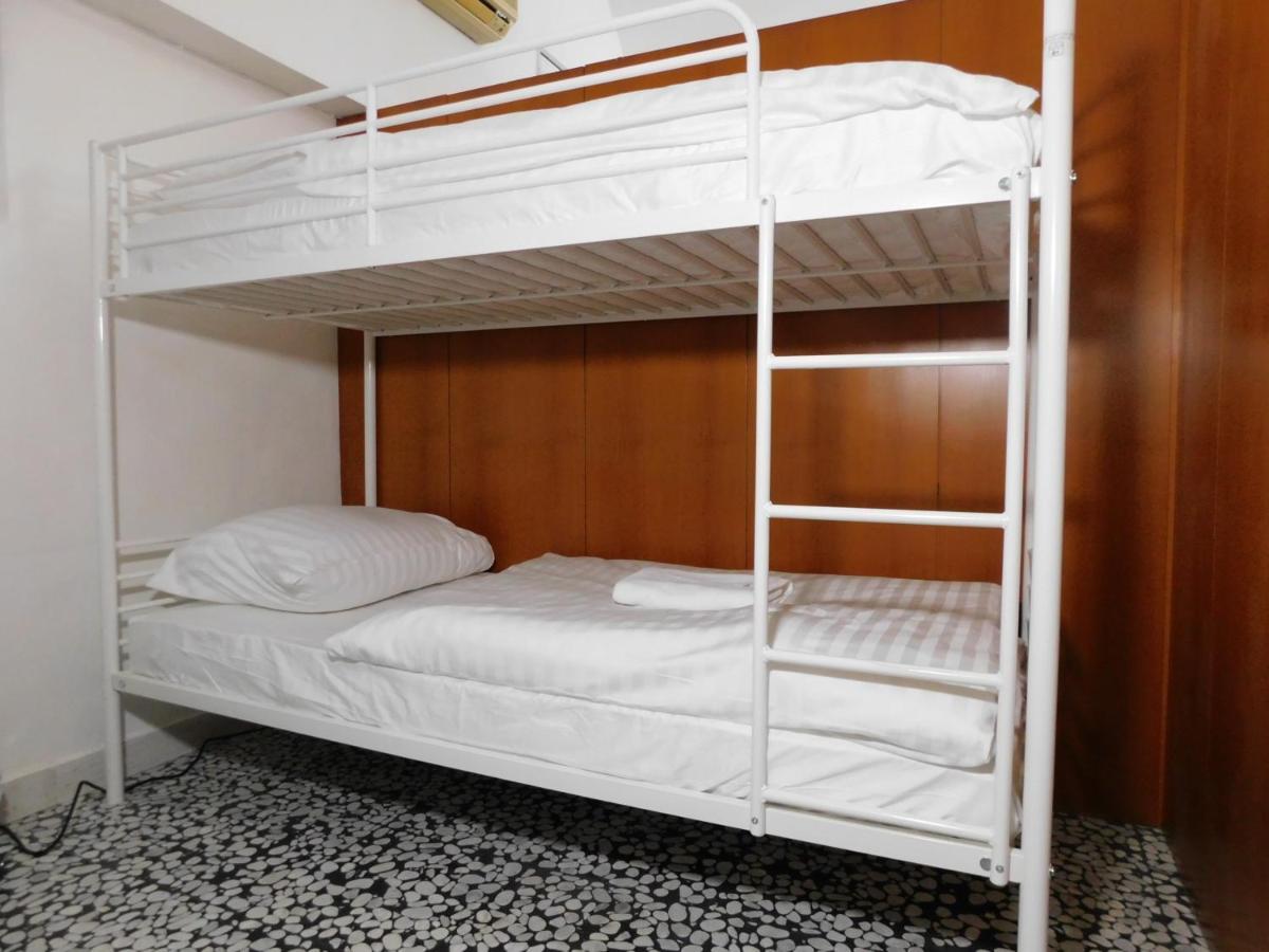 Hostel Hospitality House - H H H ลูบลิยานา ภายนอก รูปภาพ