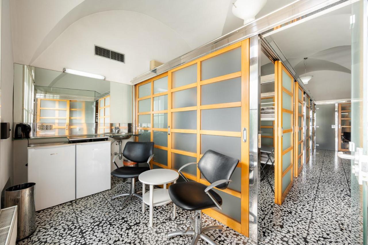 Hostel Hospitality House - H H H ลูบลิยานา ภายนอก รูปภาพ